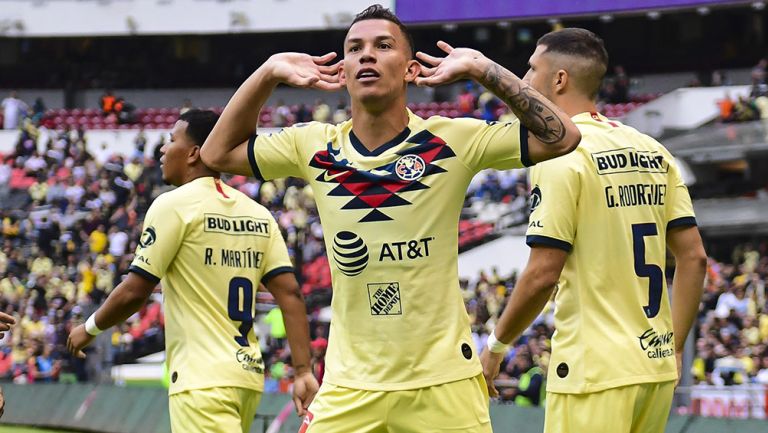 Mateus, luego de anotar un gol con América