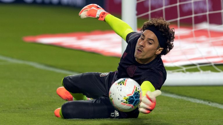 Guillermo Ochoa durante un entrenamiento con el Tricolor 