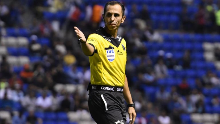 Luis Enrique Santander durante un juego de la Liga MX