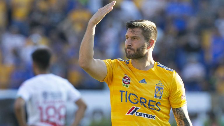 André Gignac celebra uno de sus goles a Necaxa