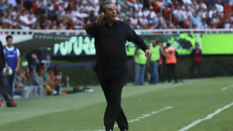 Tomás Boy durante un juego de Chivas