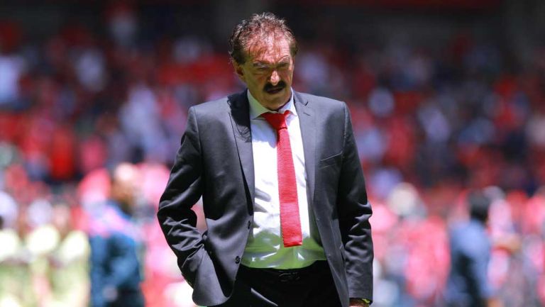 Ricardo La Volpe durante el partido ante América