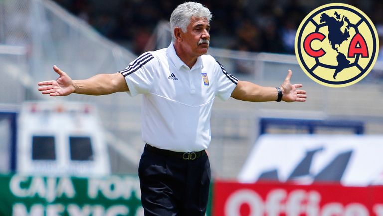 Ferretti reclama durante un partido de Tigres