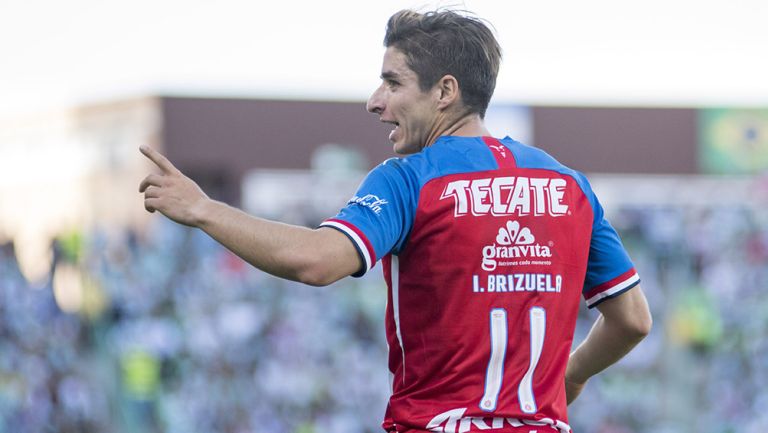 Isaac Brizuela, durante juego de Chivas 