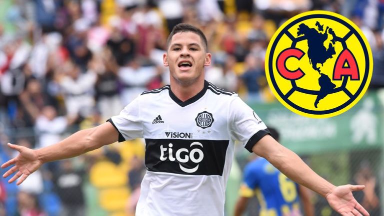 Richard Sánchez festeja un gol con el Olimpia