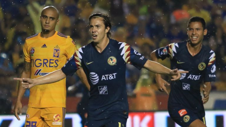 Sebastián Córdova festeja su gol ante Tigres