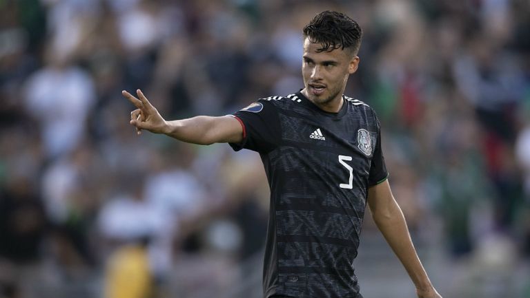 Diego Reyes durante un partido con la Selección Mexicana