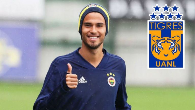 DIego Reyes, en un entrenamiento con el Fenerbahçe 