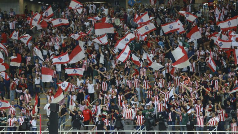 Aficionados de Chivas durante un partido