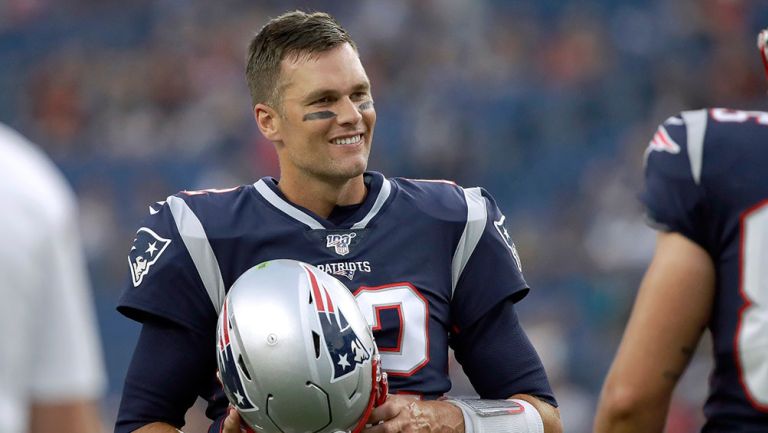 Tom Brady sonríe en un partido de Patriots