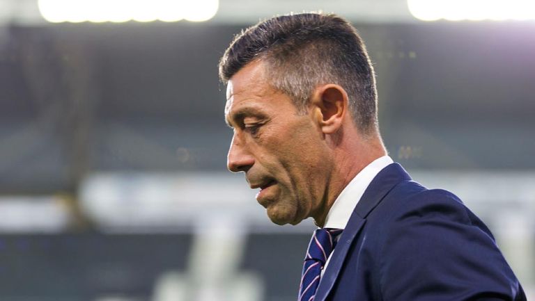 Pedro Caixinha en un partido con Cruz Azul