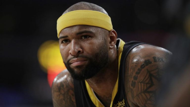 DeMarcus Cousins en acción con los Lakers