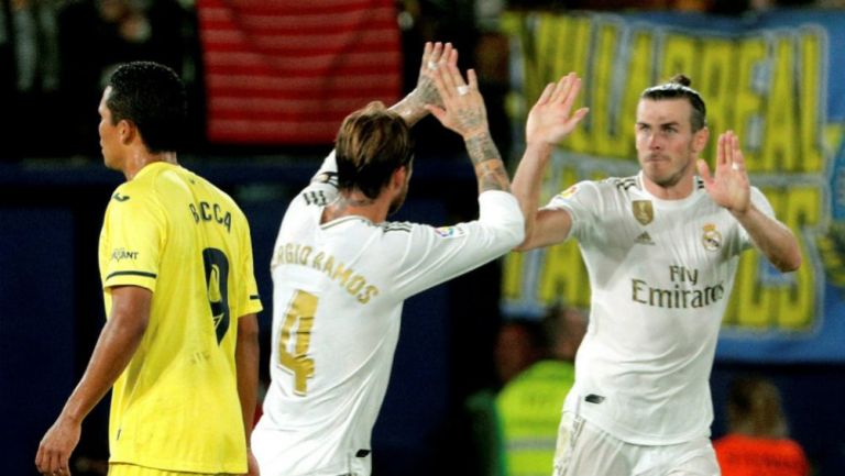 Gareth Bale celebra con Ramos uno de sus goles en el partido