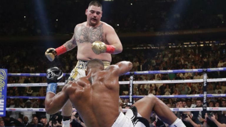 Andy Ruiz deja sobre la lona a Anthony Joshua 