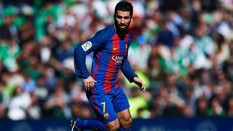 Arda Turan, durante un juego con Barcelona 