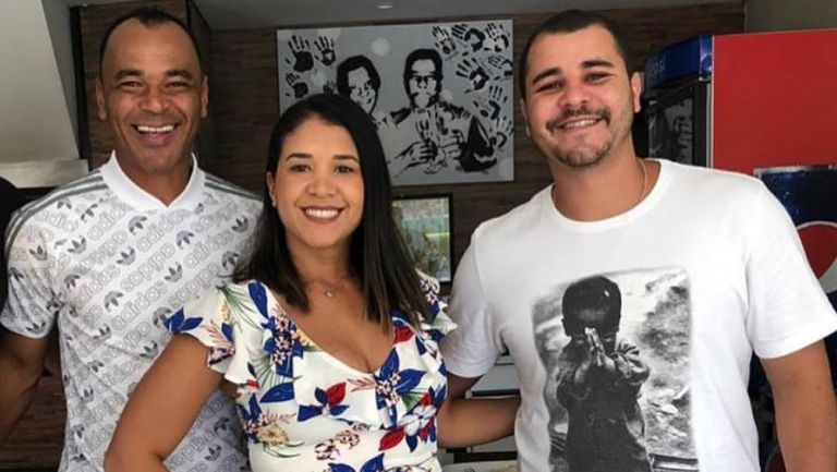 Cafú, junto a su hijo Danilo en su casa de Brasil 