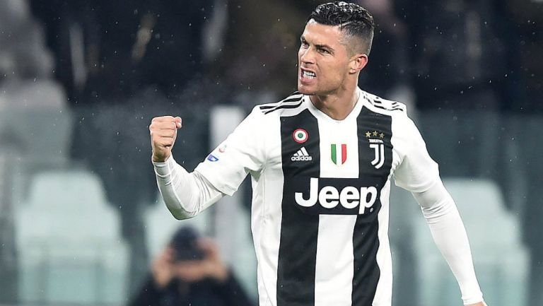 Cristiano Ronaldo festeja un gol con la Juventus