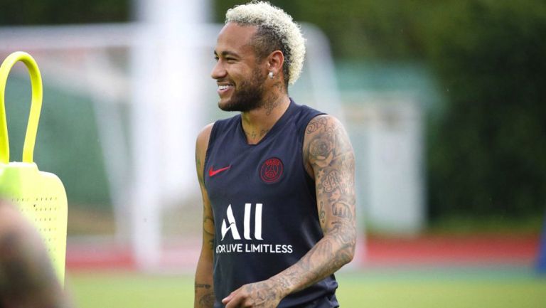 Neymar, durante un entrenamiento con el PSG