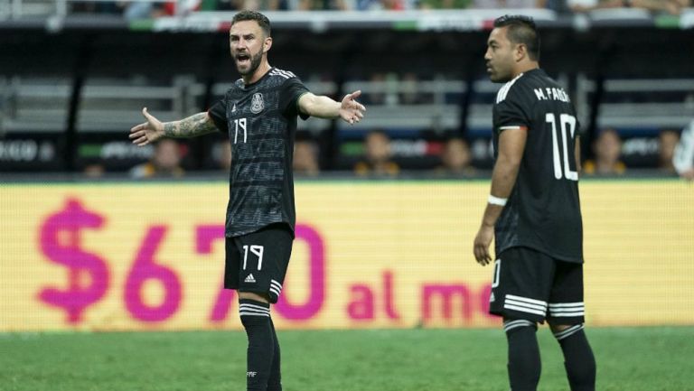 Miguel Layún y Marco Fabián en el juego del Tri