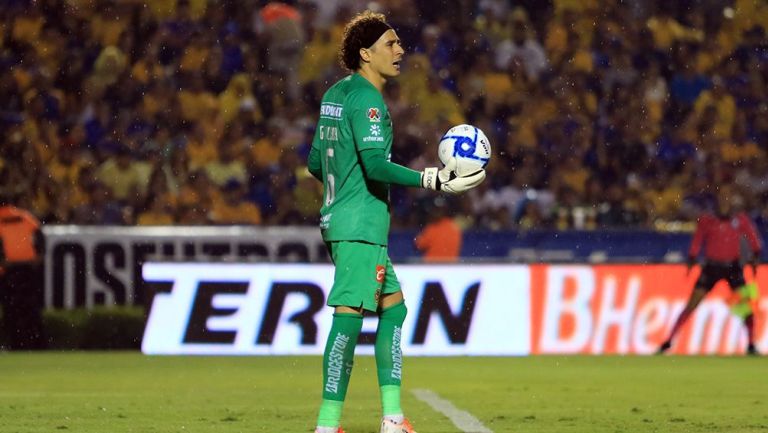 Memo Ochoa en partido con el América