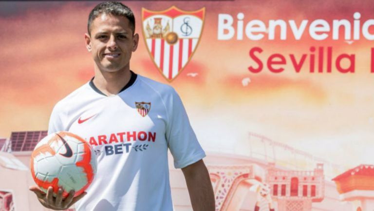 Javier Hernández, en su presentación con Sevilla