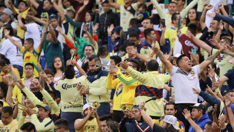 Afición del América en choque contra Pumas