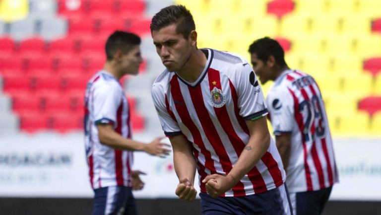 Bryan Salazar festeja un gol con Chivas Sub 20