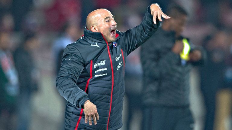 Jorge Sampaoli da indicaciones en juego de Copa América