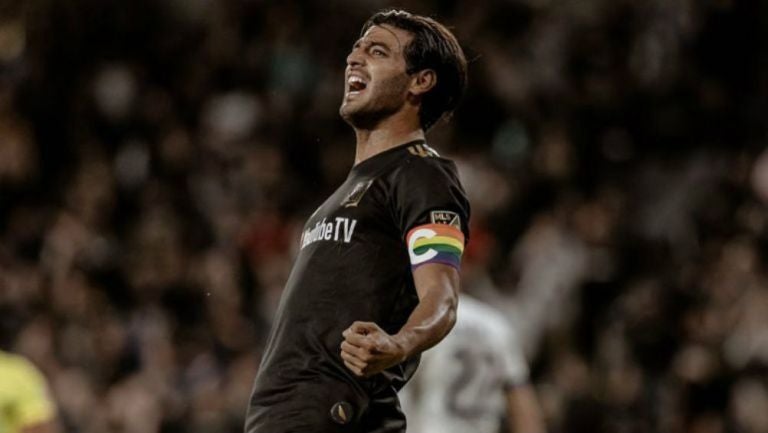 Carlos Vela festeja un gol con LAFC