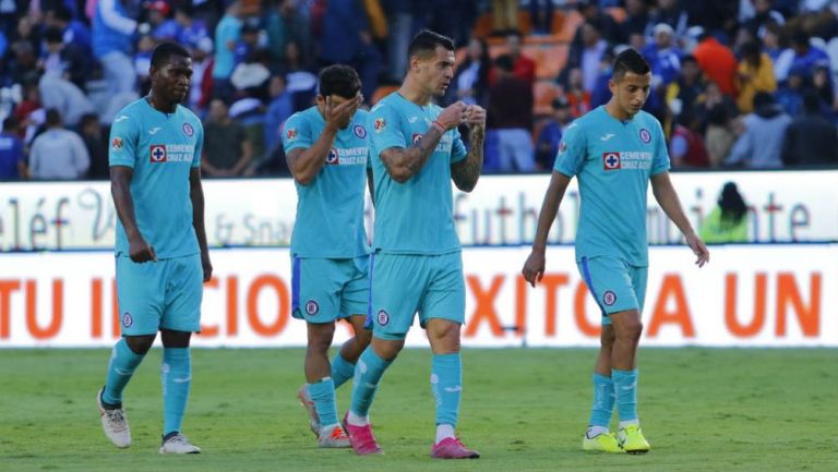 Jugadores del Cruz Azul, en lamento tras partido