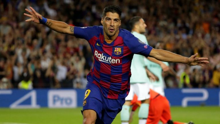 Luis Suárez festeja uno de sus goles contra el Inter