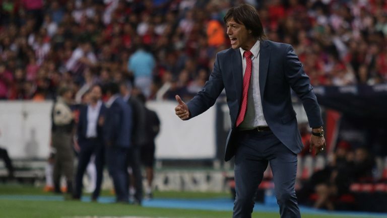 Almeyda da indicaciones en juego de Chivas 