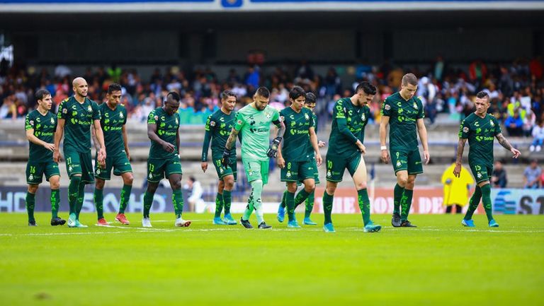 Jugadores de Santos Laguna en el juego contra Pumas 