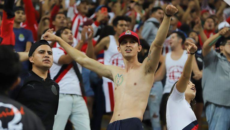 La afición de Chivas en el partido contra Pumas