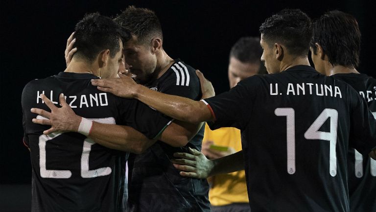 Jugadores del Tri celebran gol contra Bermudas