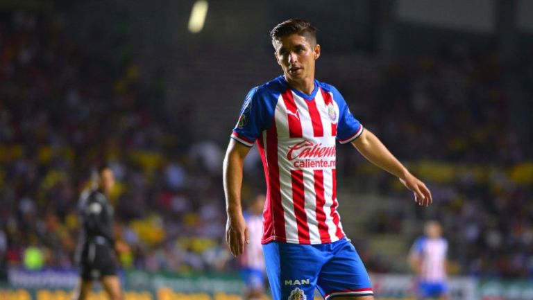 Isaac Brizuela, en un partido de Chivas