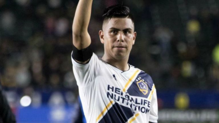 Efraín Álvarez en acción con LA Galaxy