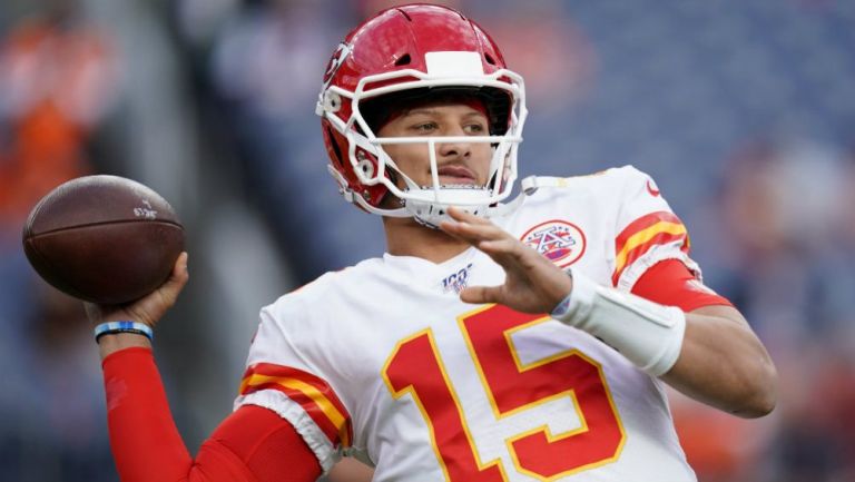 Mahomes, en un calentamiento de Chiefs