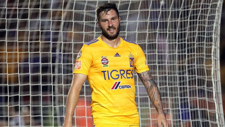 Gignac en en partido con Tigres