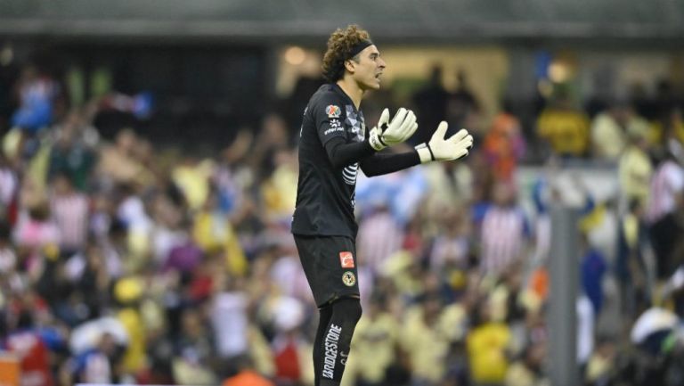 Memo Ochoa se queja en partido del América