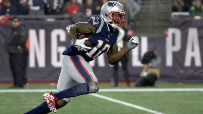 Josh Gordon durante un juego con los Patriotas