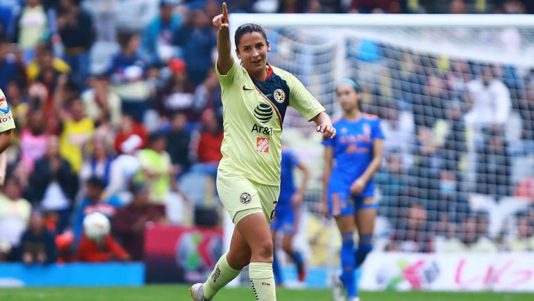 Diana González celebrando una anotación con América Femenil