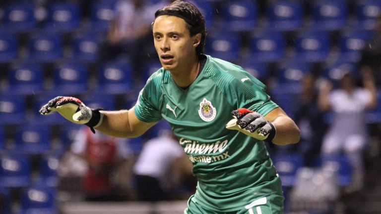 Toño Rodríguez durante un duelo con las Chivas 