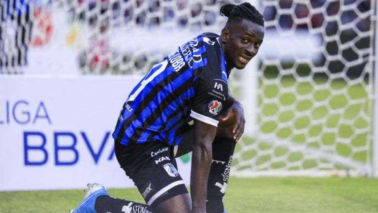 Aké Arnaud Loba, jugaodr de Gallos Blancos