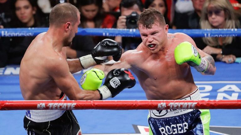 Canelo y Kovalev en su pelea en Las Vegas