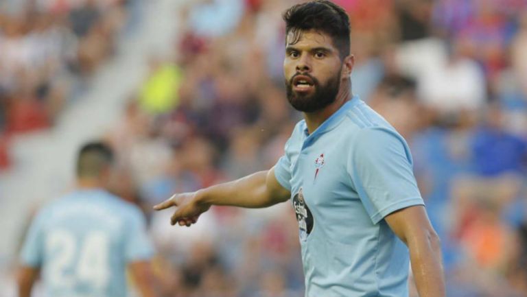 Néstor Araujo jugando con el Celta de Vigo