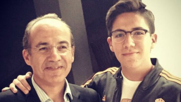 Calderón y su hijo posan ante la lente de la cámara