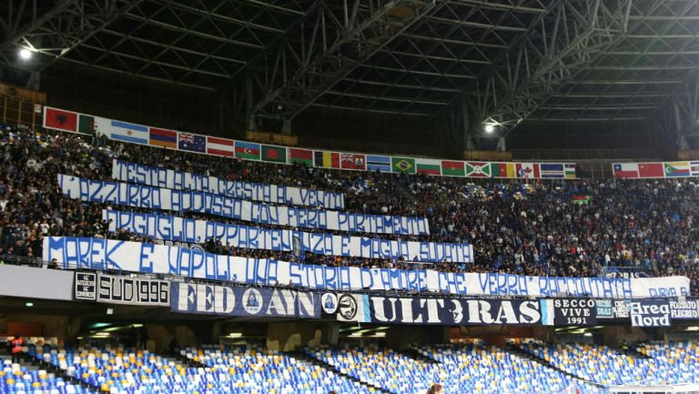 Afición del Napoli se manifiesta en San Paolo