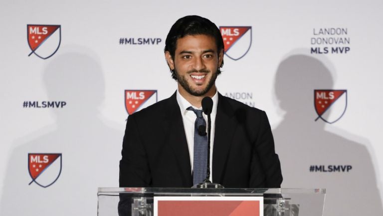 Carlos Vela en la conferencia después de ganar el premio a Jugador Más Valioso de la MLS