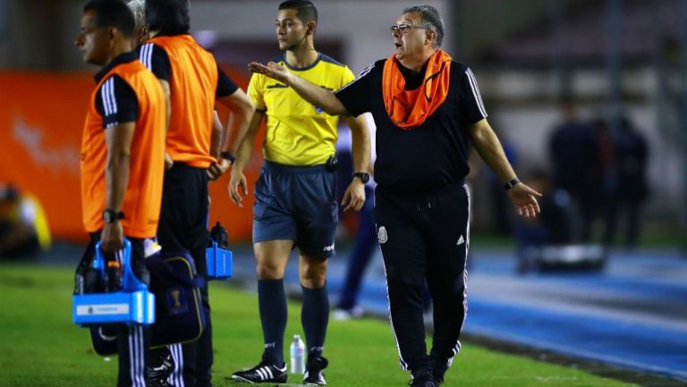 Gerardo Martino dirigiendo en el Panamá vs México